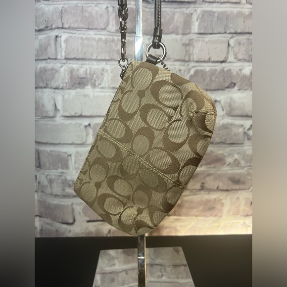 Coach Signature C Wristlet - Picture 4 of 11